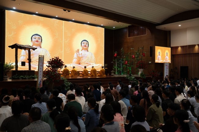 Khoá tu “Sinh viên hướng về Phật pháp”