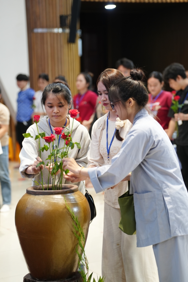 Khoá tu “Sinh viên hướng về Phật pháp”