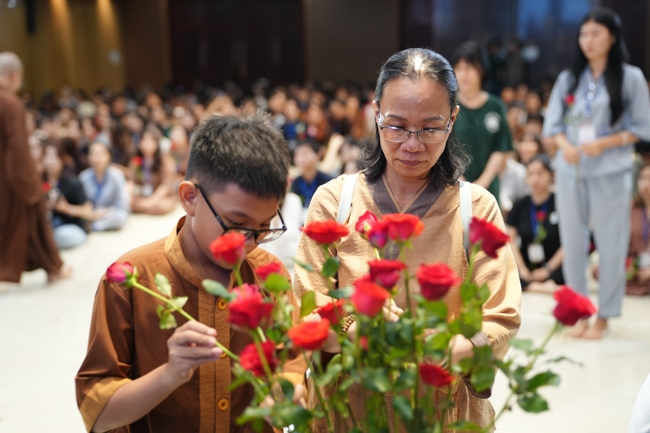 Khoá tu “Sinh viên hướng về Phật pháp”