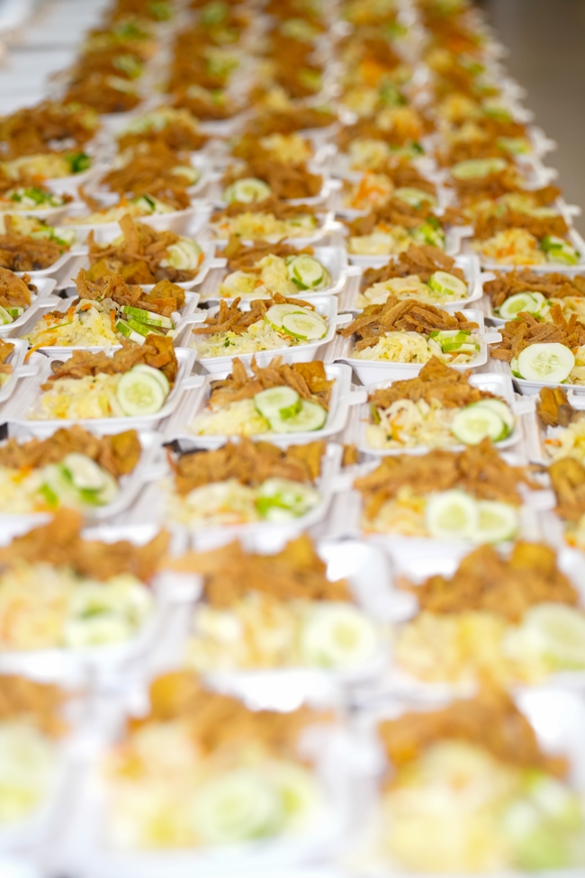 Từ Thiện: Tặng cơm chay định kỳ