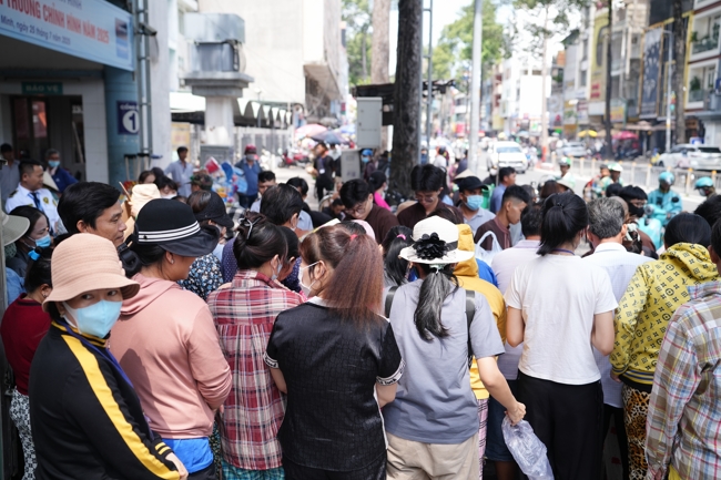 Từ Thiện: Tặng cơm chay định kỳ