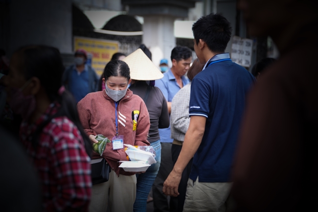 Từ Thiện: Tặng cơm chay định kỳ