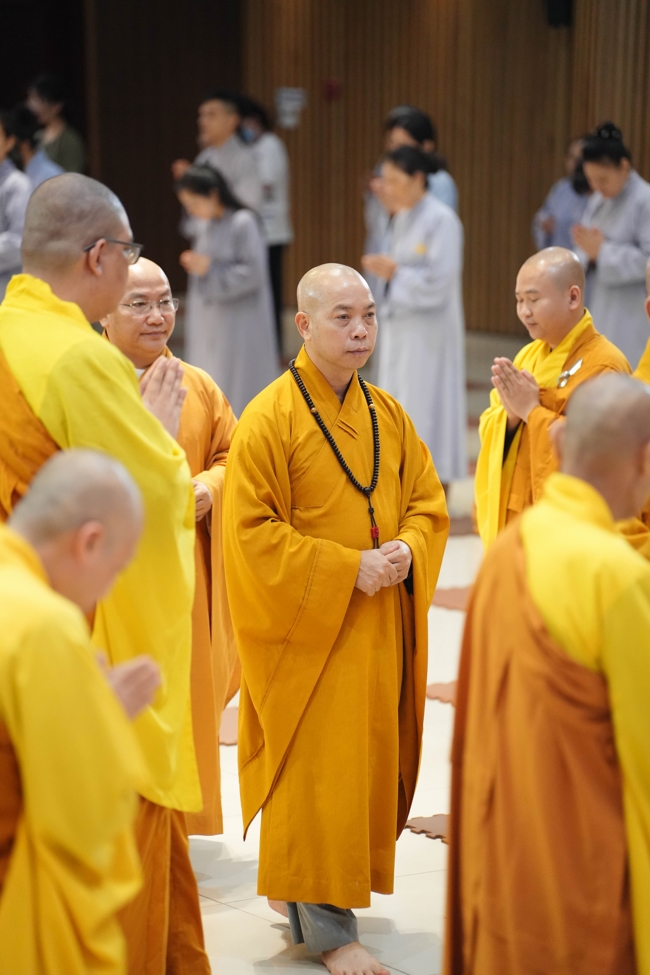 Permanent Director Board of Vietnam Buddhist Sangha in HCMC visiting Hoang Phap Pagoda
