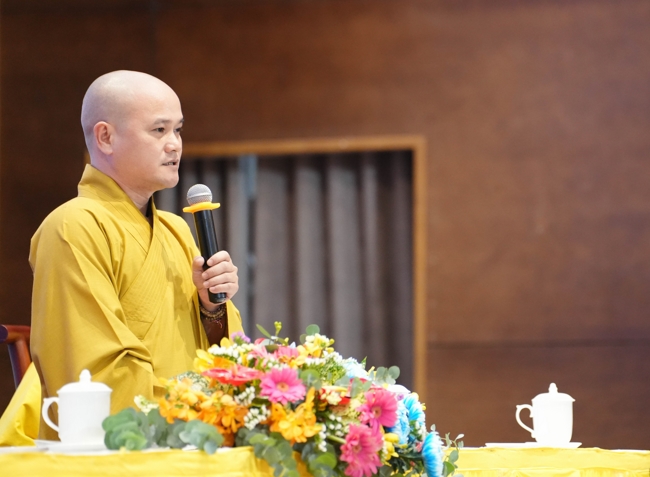 Permanent Director Board of Vietnam Buddhist Sangha in HCMC visiting Hoang Phap Pagoda