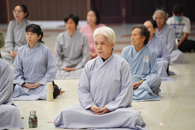 Permanent Director Board of Vietnam Buddhist Sangha in HCMC visiting Hoang Phap Pagoda