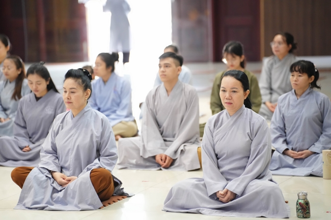 Permanent Director Board of Vietnam Buddhist Sangha in HCMC visiting Hoang Phap Pagoda