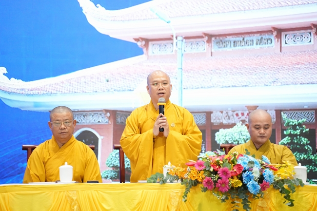 Permanent Director Board of Vietnam Buddhist Sangha in HCMC visiting Hoang Phap Pagoda