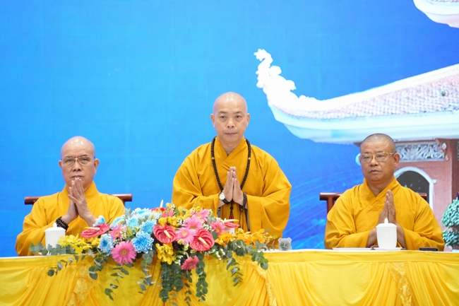 Permanent Director Board of Vietnam Buddhist Sangha in HCMC visiting Hoang Phap Pagoda