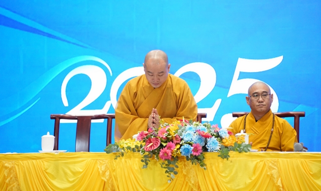 Permanent Director Board of Vietnam Buddhist Sangha in HCMC visiting Hoang Phap Pagoda
