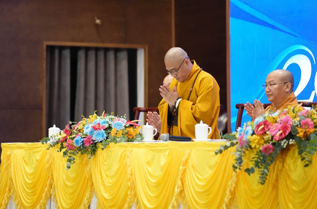 Permanent Director Board of Vietnam Buddhist Sangha in HCMC visiting Hoang Phap Pagoda