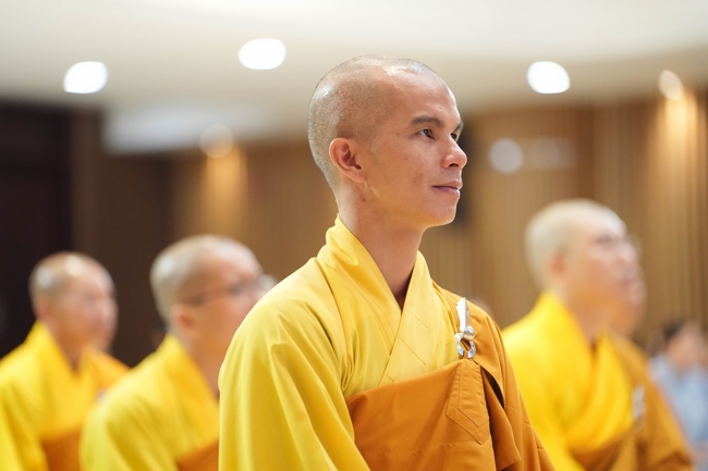 Permanent Director Board of Vietnam Buddhist Sangha in HCMC visiting Hoang Phap Pagoda