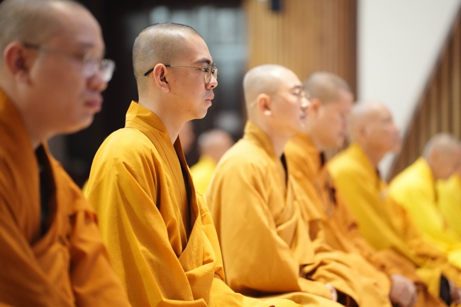 Permanent Director Board of Vietnam Buddhist Sangha in HCMC visiting Hoang Phap Pagoda
