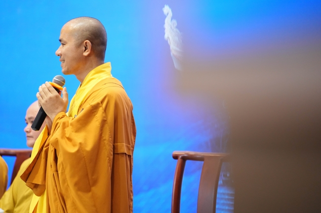 Permanent Director Board of Vietnam Buddhist Sangha in HCMC visiting Hoang Phap Pagoda