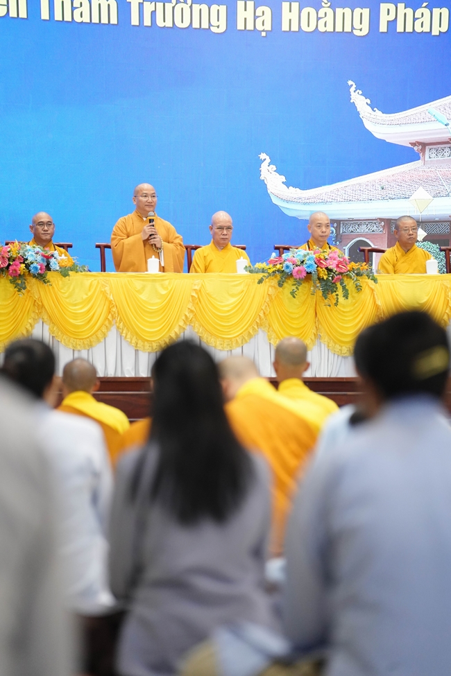 Permanent Director Board of Vietnam Buddhist Sangha in HCMC visiting Hoang Phap Pagoda