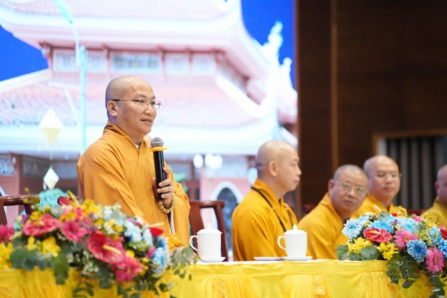 Permanent Director Board of Vietnam Buddhist Sangha in HCMC visiting Hoang Phap Pagoda