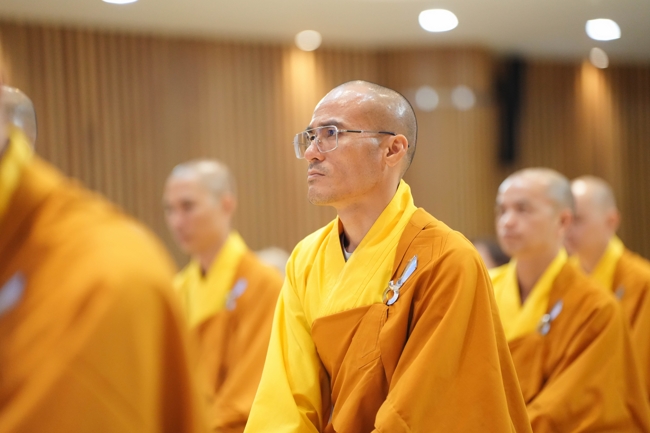 Permanent Director Board of Vietnam Buddhist Sangha in HCMC visiting Hoang Phap Pagoda