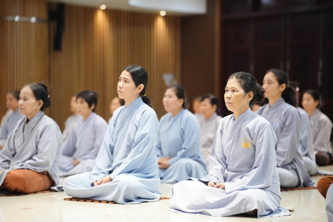 Permanent Director Board of Vietnam Buddhist Sangha in HCMC visiting Hoang Phap Pagoda