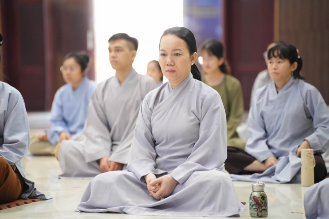Permanent Director Board of Vietnam Buddhist Sangha in HCMC visiting Hoang Phap Pagoda