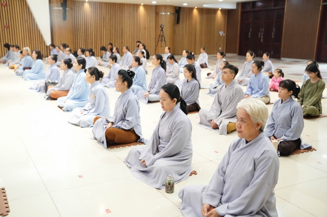 Permanent Director Board of Vietnam Buddhist Sangha in HCMC visiting Hoang Phap Pagoda