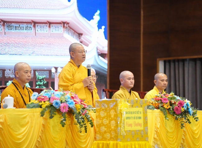 Permanent Director Board of Vietnam Buddhist Sangha in HCMC visiting Hoang Phap Pagoda