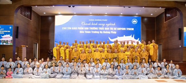 Permanent Director Board of Vietnam Buddhist Sangha in HCMC visiting Hoang Phap Pagoda