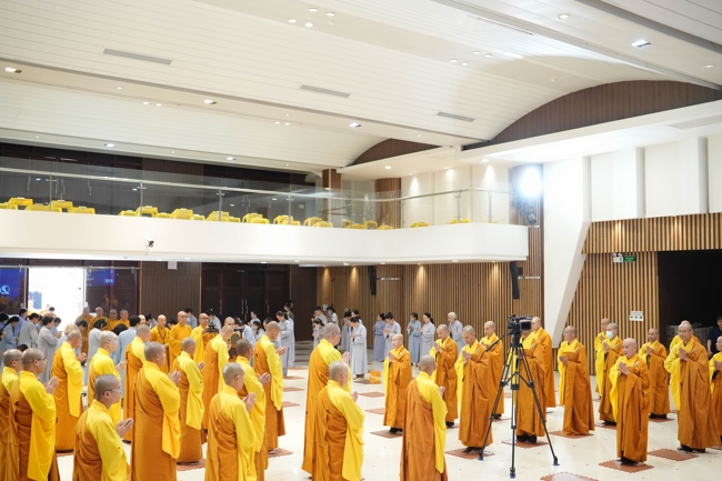 Permanent Director Board of Vietnam Buddhist Sangha in HCMC visiting Hoang Phap Pagoda