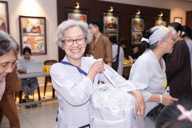 Entering into the 106th Seven-Day Retreat