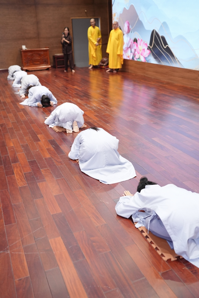 Opening the 106th Seven-Day Retreat