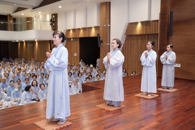 Opening the 106th Seven-Day Retreat