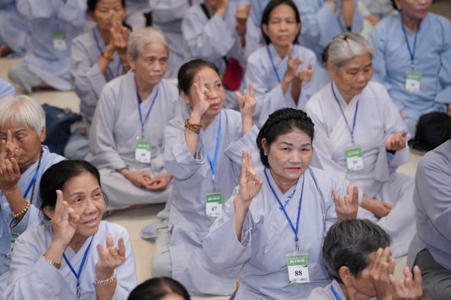 Opening the 106th Seven-Day Retreat