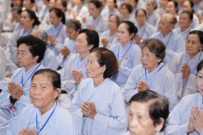 Opening the 106th Seven-Day Retreat