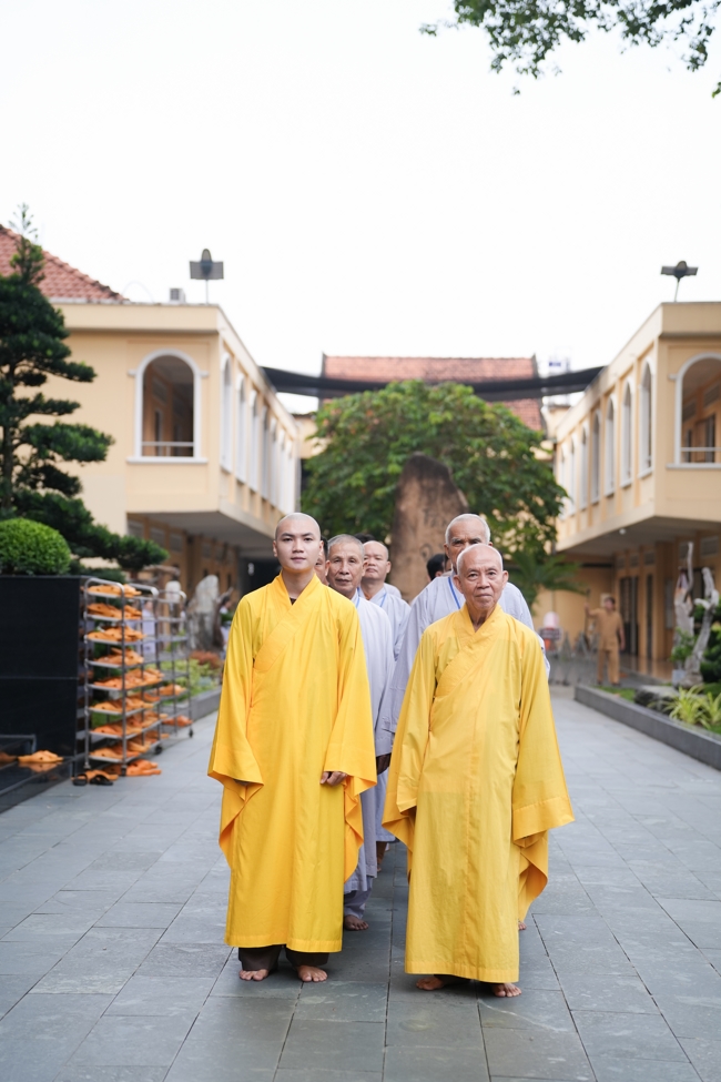 Opening the 106th Seven-Day Retreat