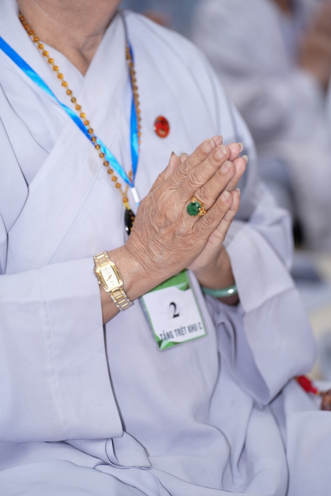 Opening the 106th Seven-Day Retreat