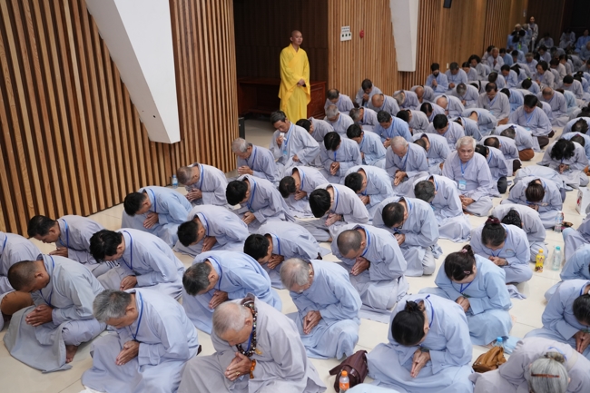 Opening the 106th Seven-Day Retreat