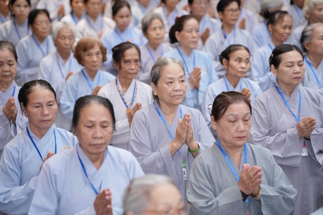 Opening the 106th Seven-Day Retreat