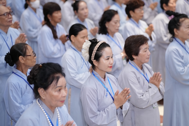 Opening the 106th Seven-Day Retreat