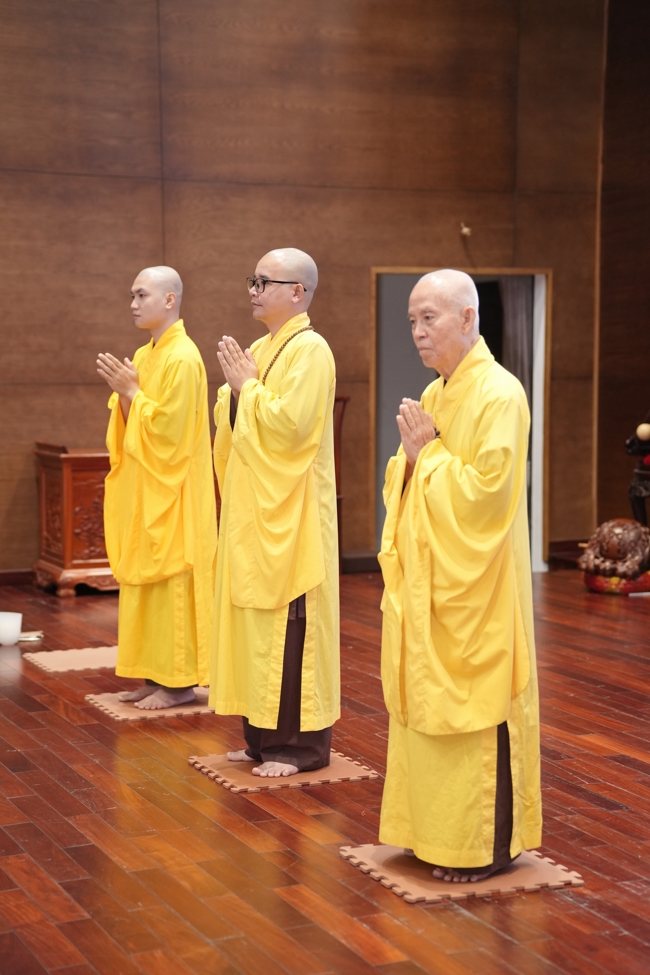 Opening the 106th Seven-Day Retreat