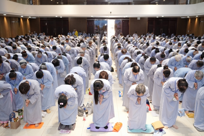 Opening the 106th Seven-Day Retreat