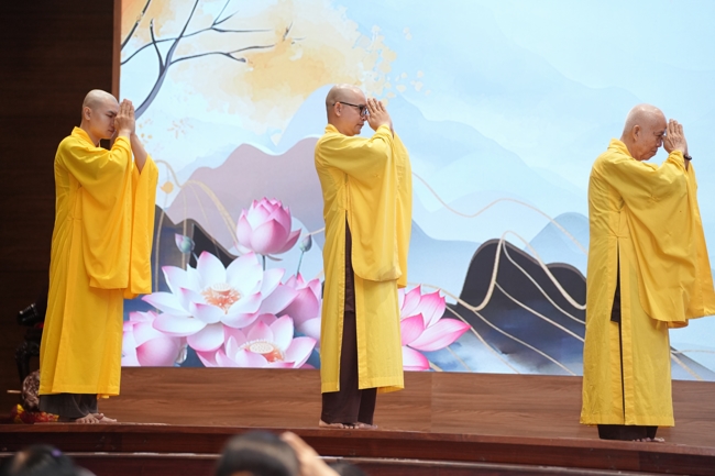 Opening the 106th Seven-Day Retreat