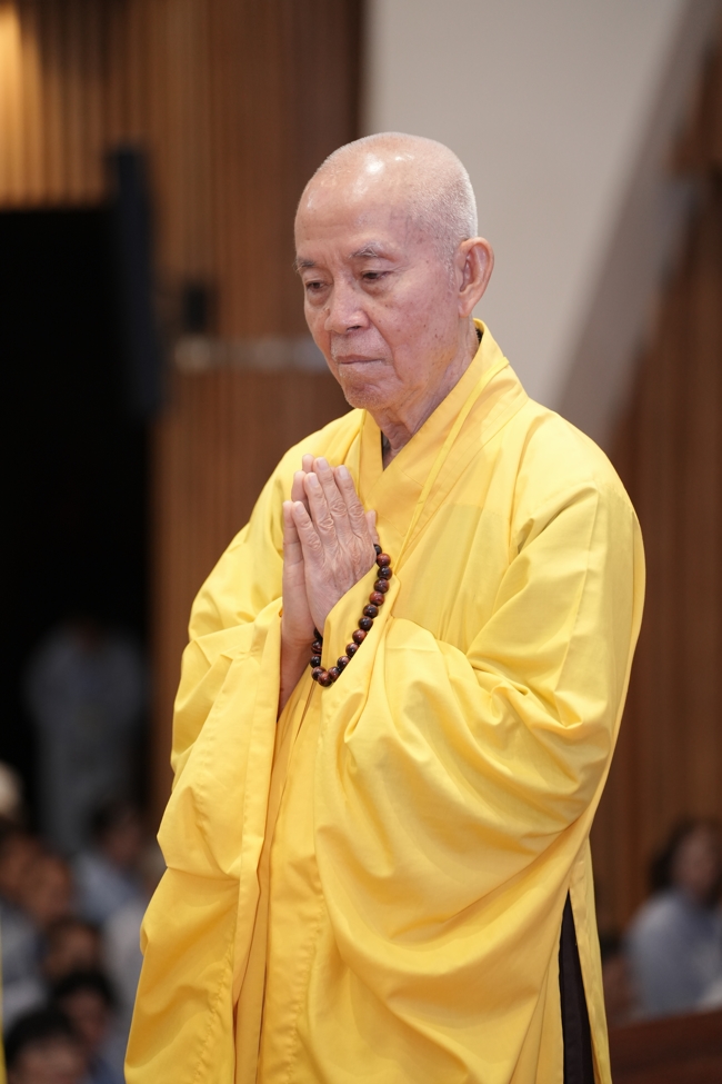 Opening the 106th Seven-Day Retreat