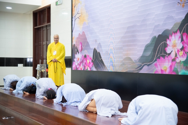 Opening the 106th Seven-Day Retreat