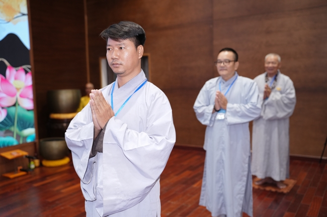 Opening the 106th Seven-Day Retreat