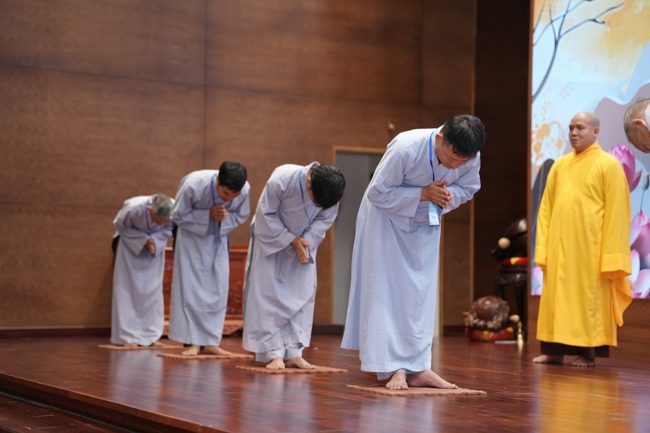 Opening the 106th Seven-Day Retreat