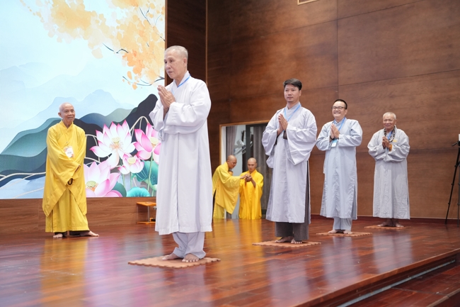 Opening the 106th Seven-Day Retreat