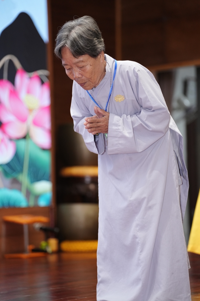 Opening the 106th Seven-Day Retreat