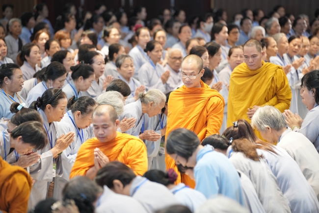 Dharma Talk “Who is the culprit?” preached by Most Thich Giac Dang – The 106th Seven-Day Retreat