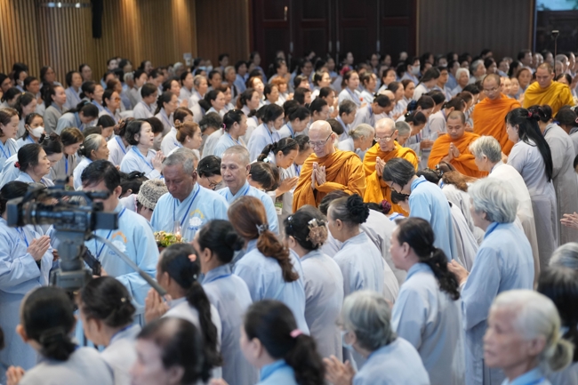 Dharma Talk “Who is the culprit?” preached by Most Thich Giac Dang – The 106th Seven-Day Retreat