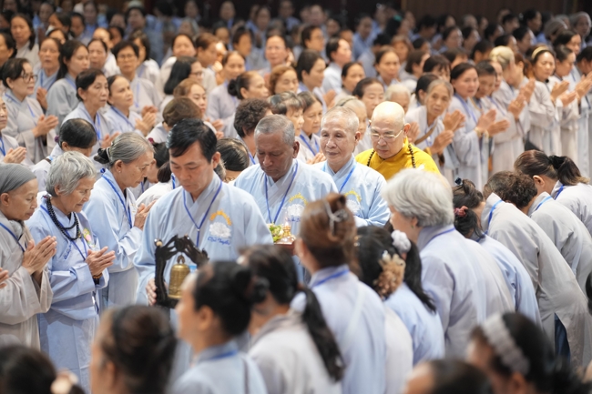Dharma talk Ullambana chorus preached by Most Thich Minh Thanh in the 106th Seven-day Retreat