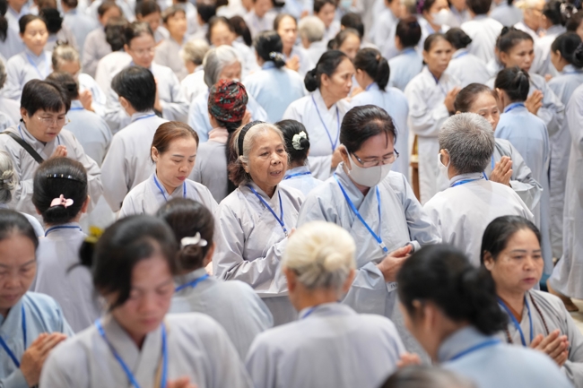 Dharma talk Ullambana chorus preached by Most Thich Minh Thanh in the 106th Seven-day Retreat