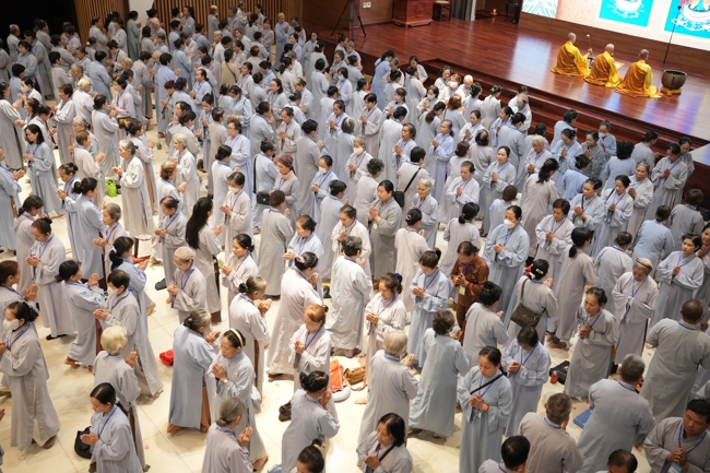 Dharma talk Ullambana chorus preached by Most Thich Minh Thanh in the 106th Seven-day Retreat